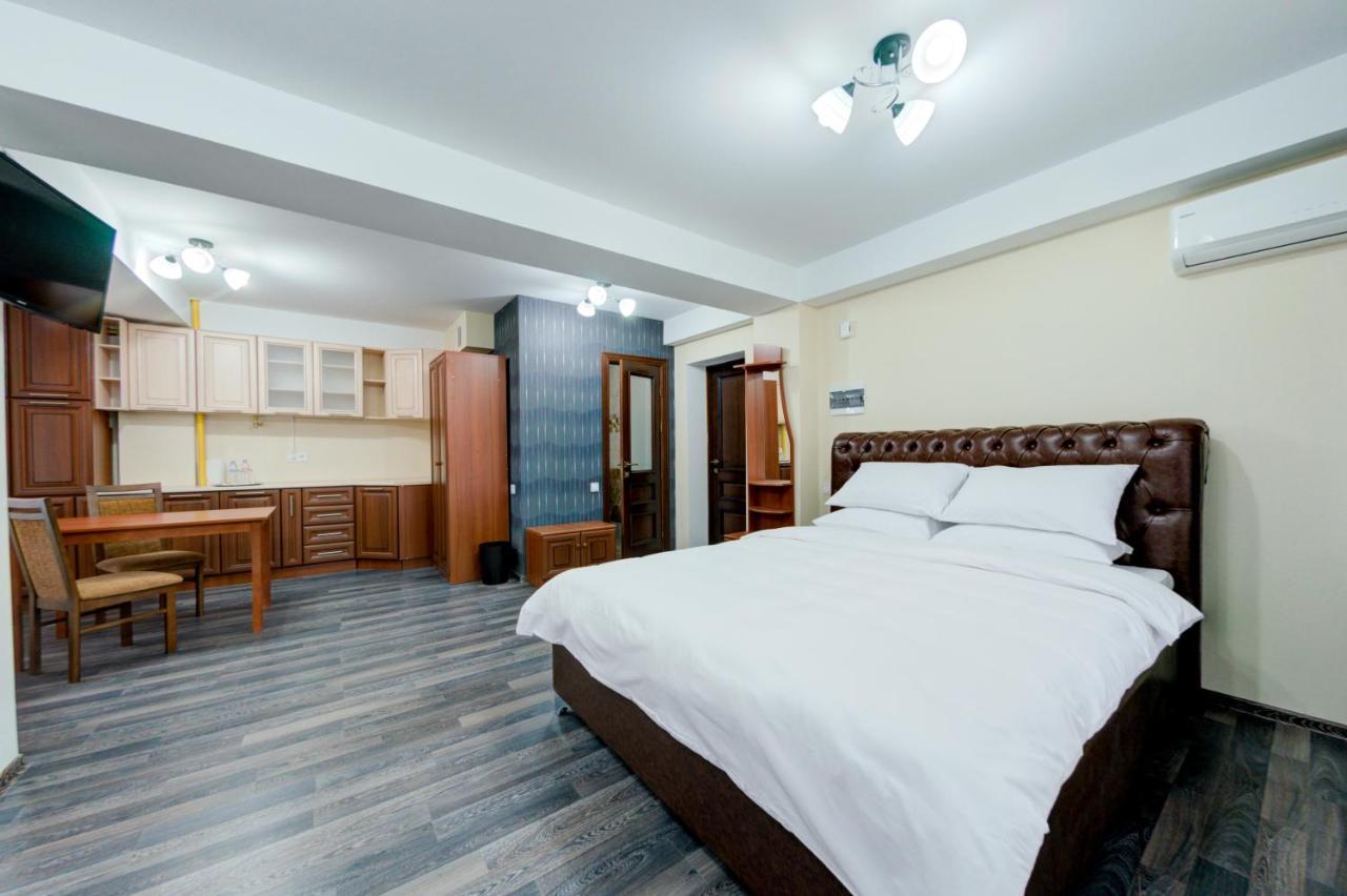 Catherine Hotel Chişinǎu Buitenkant foto